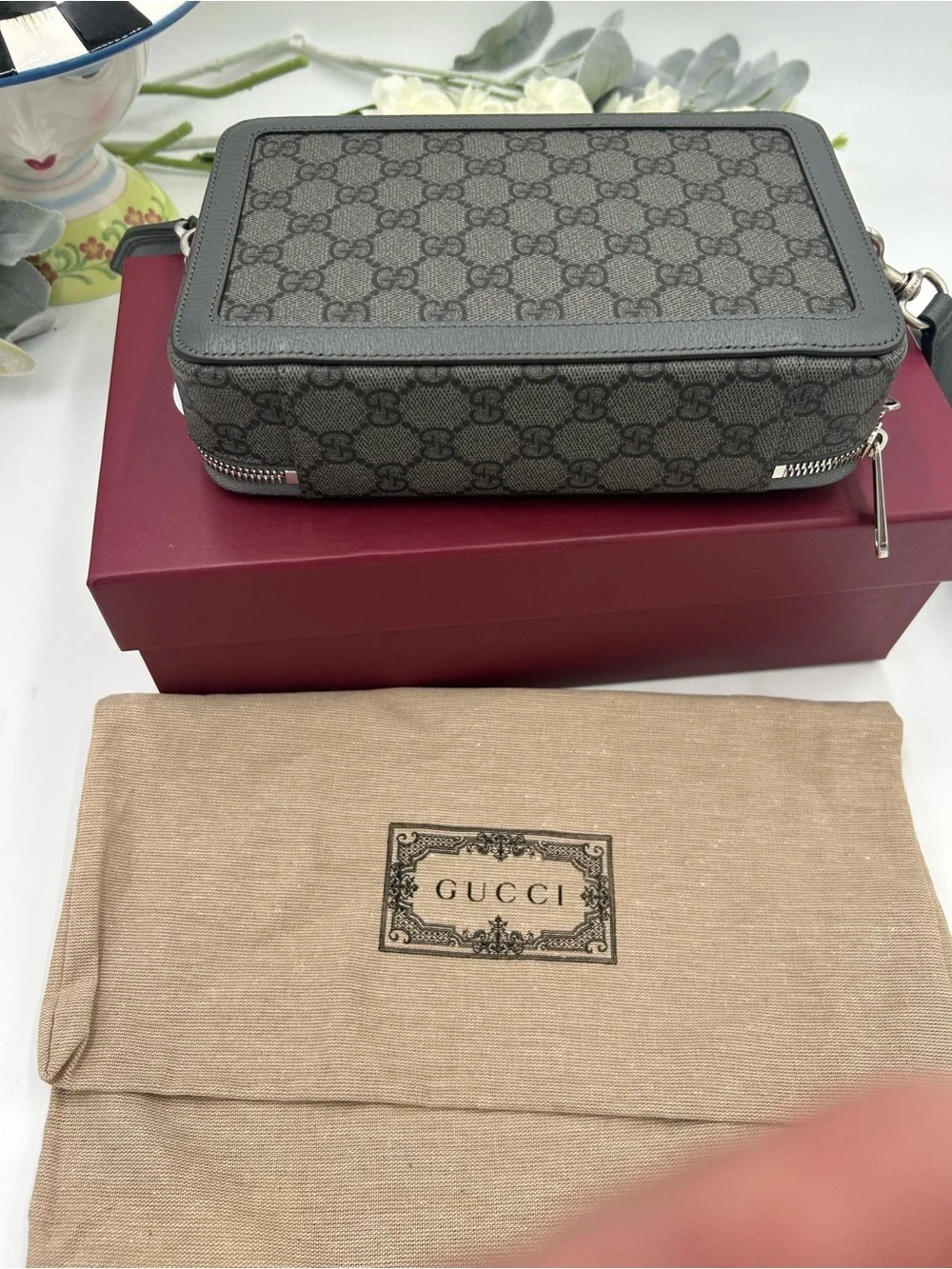 Men's Gucci GG  Supreme shoulder Bag crafted in gray and black canvas made Italy